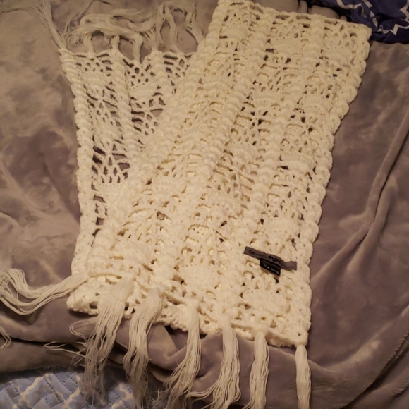 Scarf - Picture 1 of 3